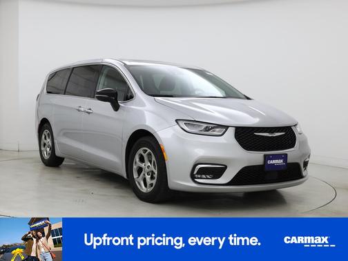 Silver 2024 Chrysler Pacifica Limited