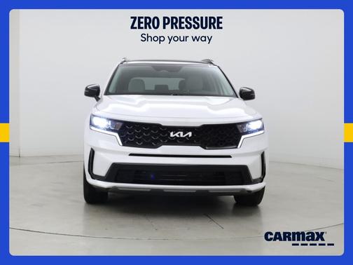 White 2022 Kia Sorento S