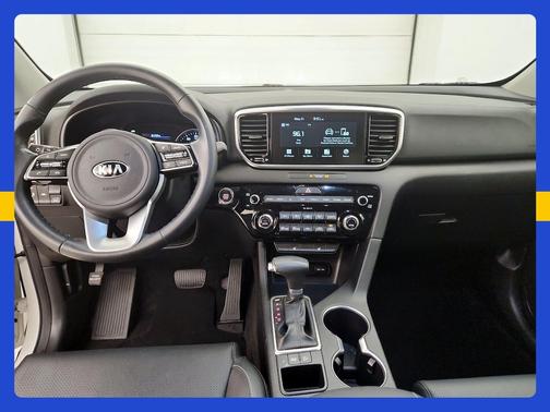 White 2022 Kia Sportage EX