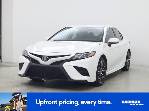 White 2020 Toyota Camry SE