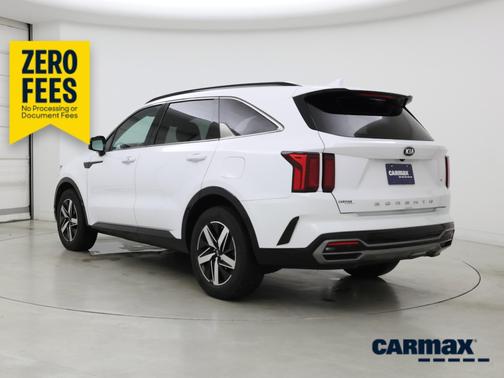 White 2021 Kia Sorento S