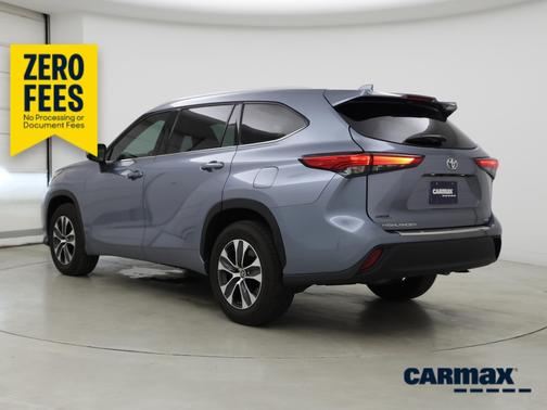 Blue 2022 Toyota Highlander XLE
