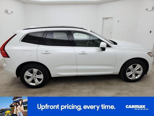 White 2022 Volvo XC60 B5 Momentum