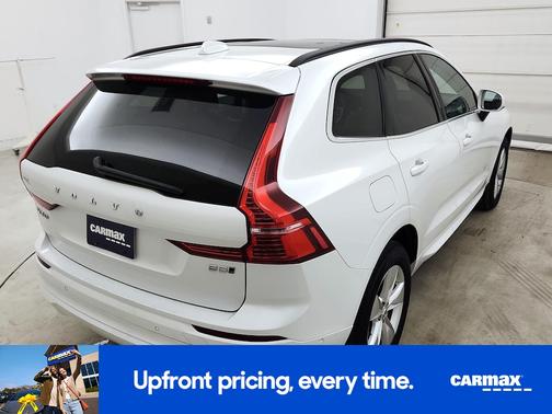 White 2022 Volvo XC60 B5 Momentum