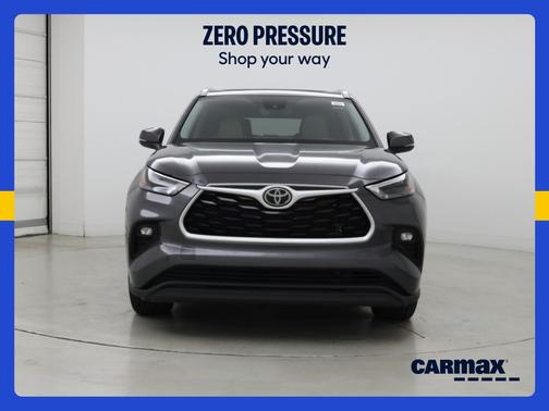 Gray 2022 Toyota Highlander XLE