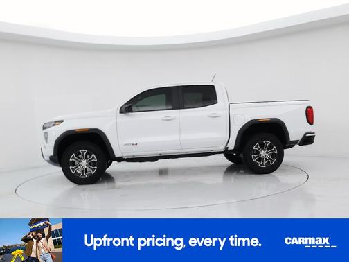 White 2024 GMC Canyon AT4