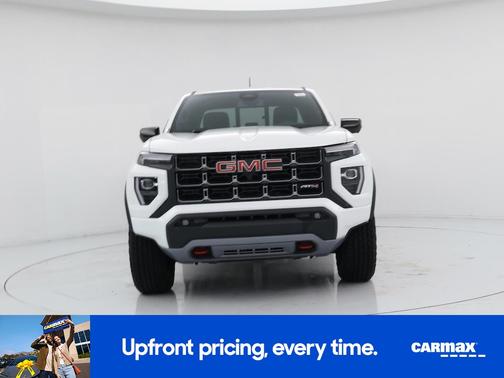 White 2024 GMC Canyon AT4
