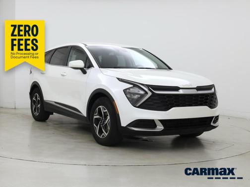 White 2023 Kia Sportage LX