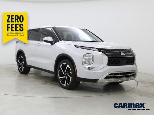 White 2024 Mitsubishi Outlander SE