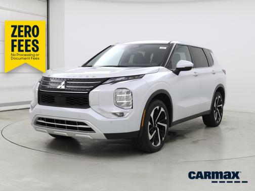 White 2024 Mitsubishi Outlander SE