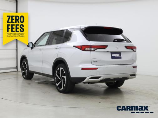 White 2024 Mitsubishi Outlander SE