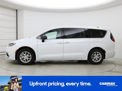 White 2025 Chrysler Pacifica Select