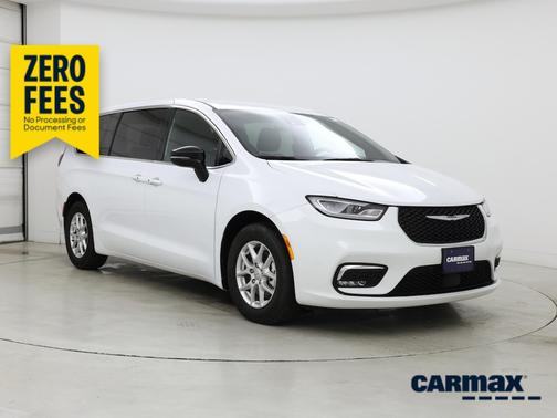 White 2025 Chrysler Pacifica Select