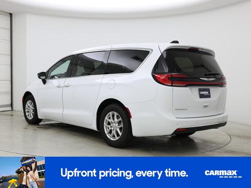 White 2025 Chrysler Pacifica Select