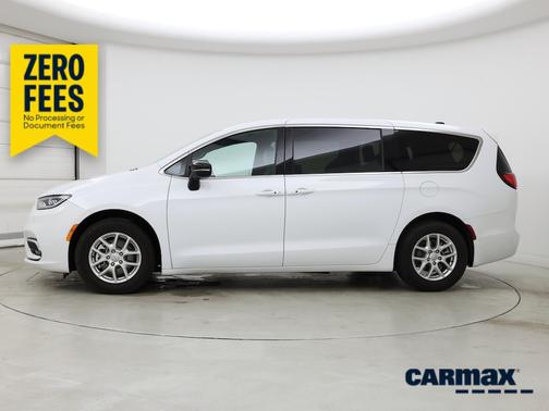 White 2025 Chrysler Pacifica Select