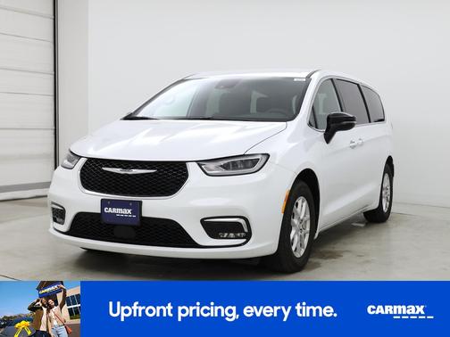 White 2025 Chrysler Pacifica Select