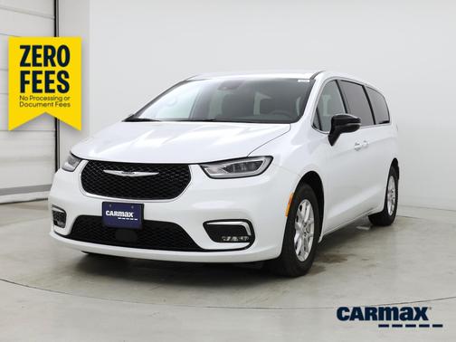 White 2025 Chrysler Pacifica Select