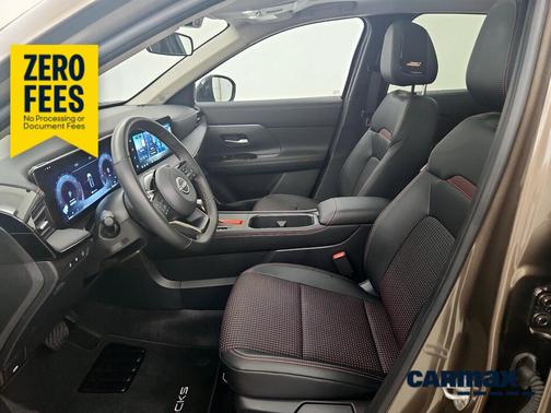 Gold 2026 Nissan Kicks SR