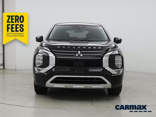 Black 2024 Mitsubishi Outlander SE