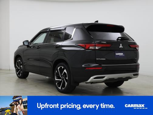 Black 2024 Mitsubishi Outlander SE