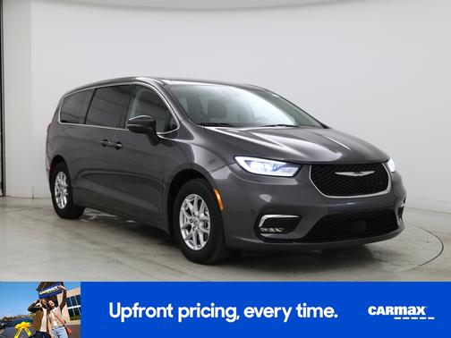 Gray 2023 Chrysler Pacifica Touring L