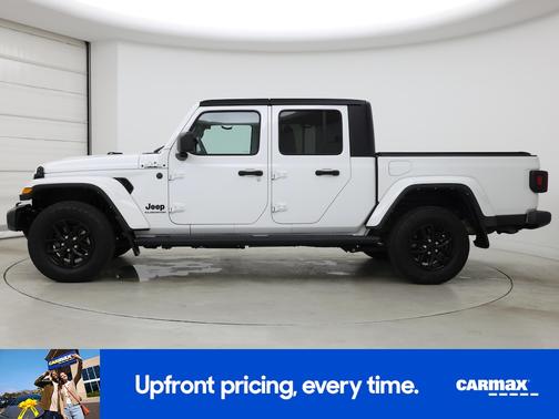 White 2022 Jeep Gladiator Altitude