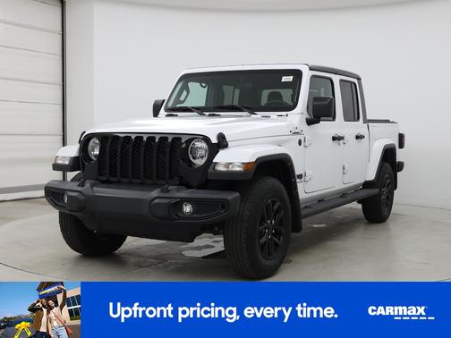 White 2022 Jeep Gladiator Altitude