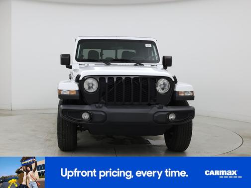 White 2022 Jeep Gladiator Altitude
