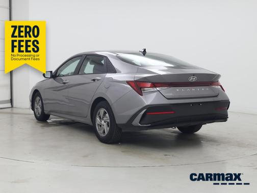 Gray 2024 Hyundai ELANTRA SE