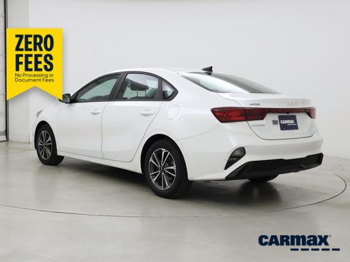 White 2024 Kia Forte LXS
