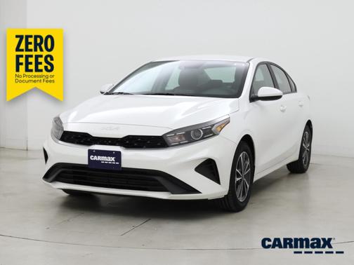 White 2024 Kia Forte LXS