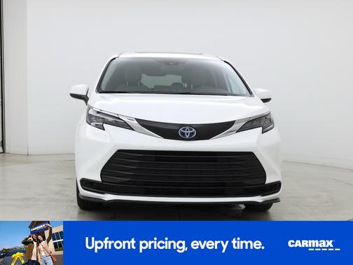 White 2025 Toyota Sienna LE
