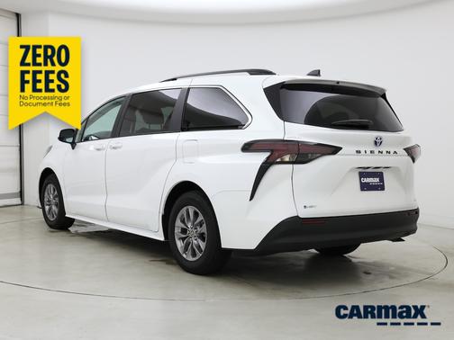 White 2025 Toyota Sienna LE