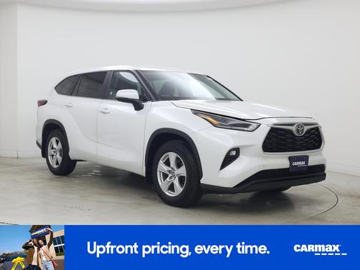 White 2024 Toyota Highlander LE