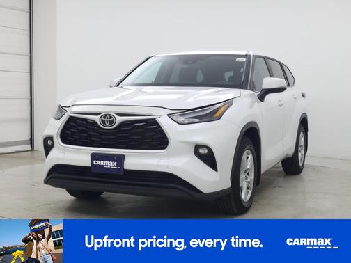White 2024 Toyota Highlander LE