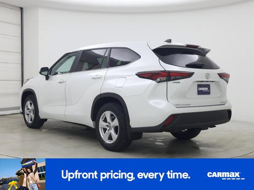 White 2024 Toyota Highlander LE