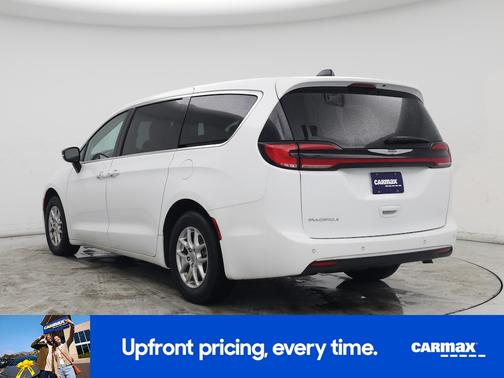 White 2024 Chrysler Pacifica Touring L
