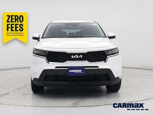 White 2022 Kia Sorento LX