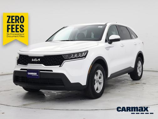 White 2022 Kia Sorento LX