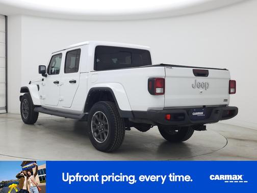 White 2022 Jeep Gladiator Overland