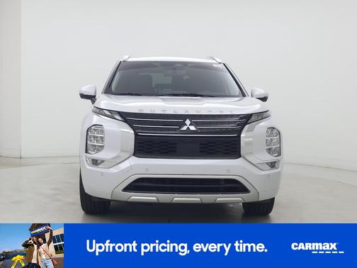 White 2023 Mitsubishi Outlander SEL