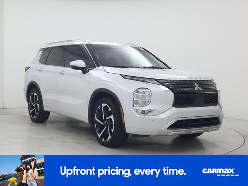 White 2023 Mitsubishi Outlander SEL