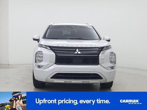 White 2023 Mitsubishi Outlander SEL
