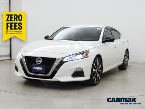 White 2019 Nissan Altima SR