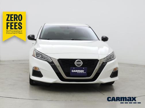 White 2019 Nissan Altima SR