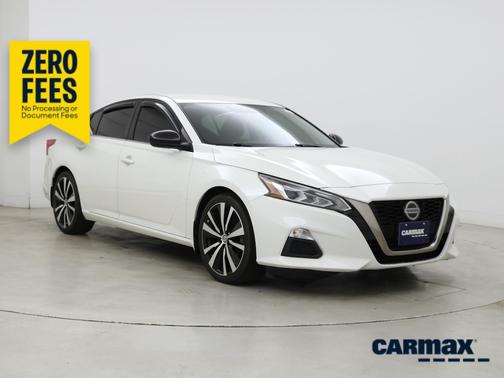 White 2019 Nissan Altima SR
