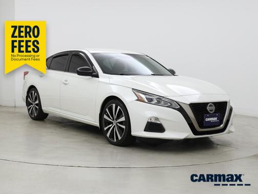 White 2019 Nissan Altima SR
