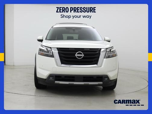 White 2022 Nissan Pathfinder Platinum