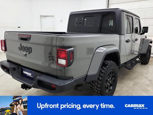 Gray 2023 Jeep Gladiator Willy's