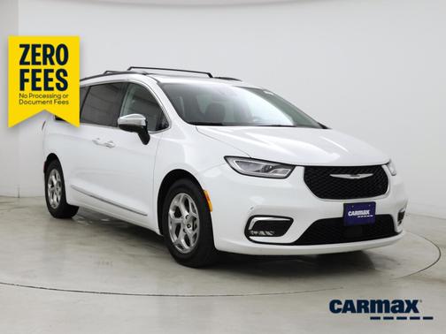 White 2023 Chrysler Pacifica Limited